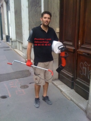 plombier Lozanne pour un débouchage de WC, de canalisation, de douche, de baignoire... 06 84 45 46 67